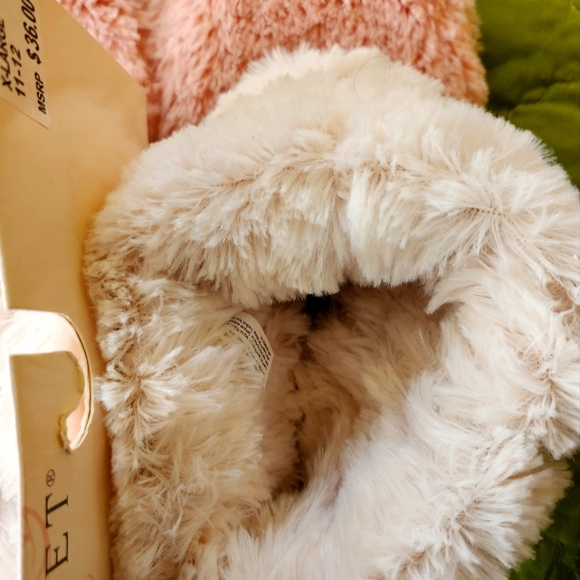 NWT Cabernet pink fuzzy slippers with extendable cuffs, size 9-10 - Picture 3 of 10